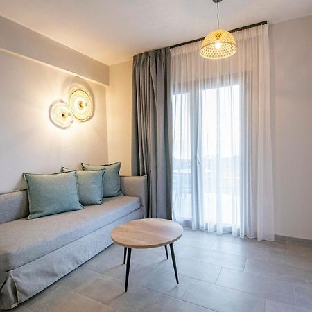 Heraclea Luxury Suites Nea Iraklia Exterior photo