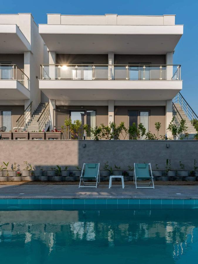 Heraclea Luxury Suites Nea Iraklia Exterior photo