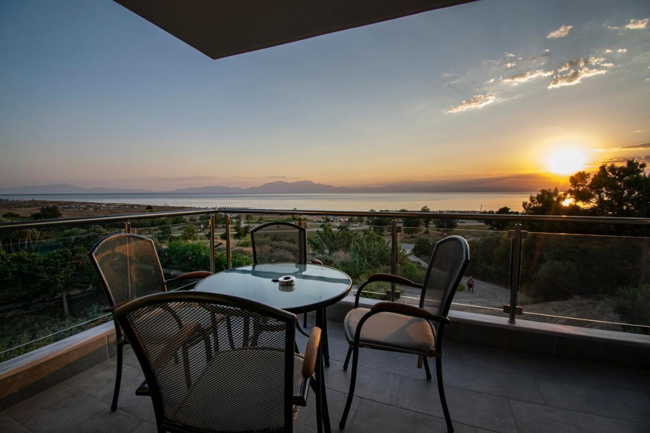 Heraclea Luxury Suites Nea Iraklia Exterior photo
