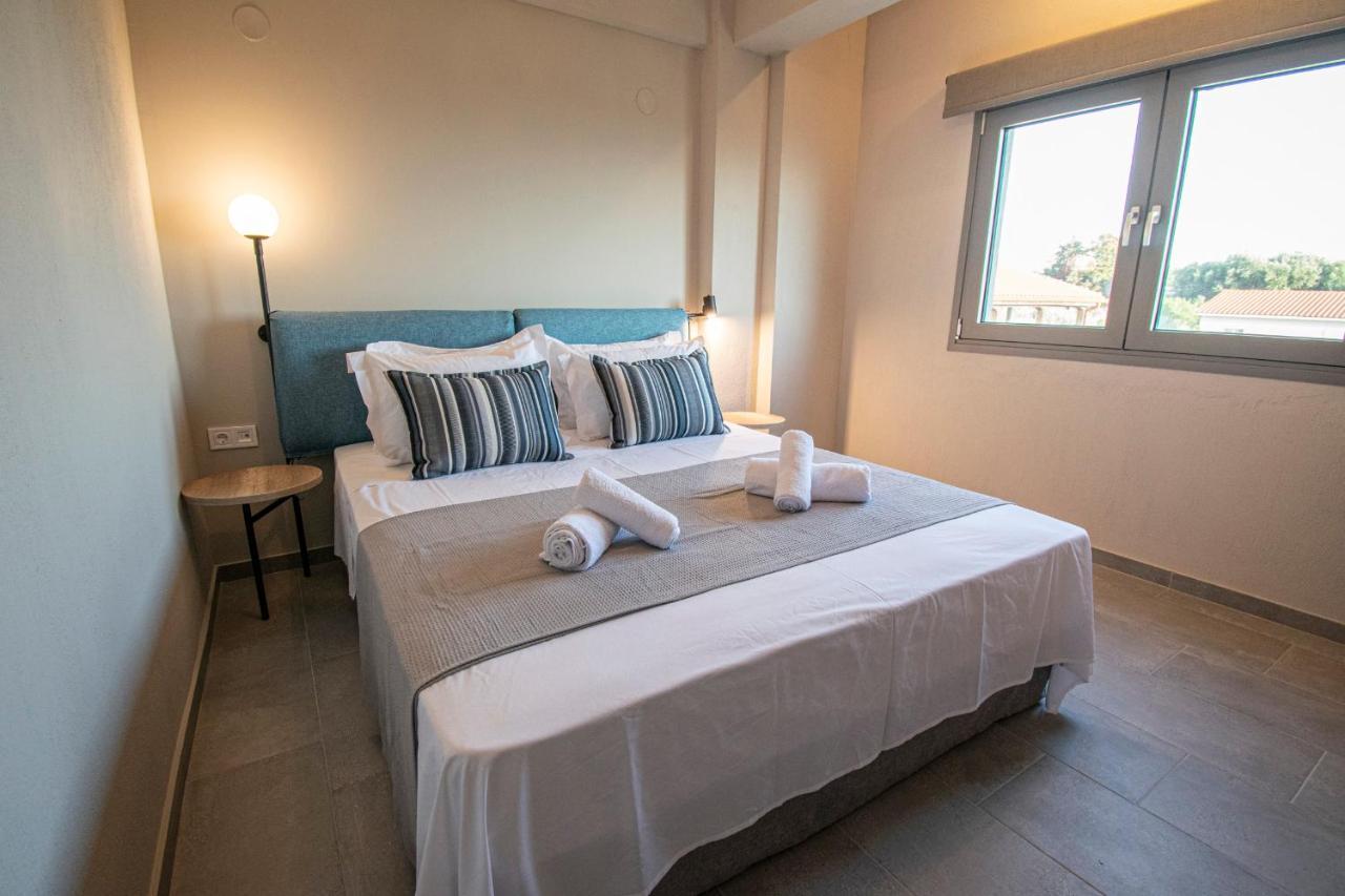 Heraclea Luxury Suites Nea Iraklia Exterior photo