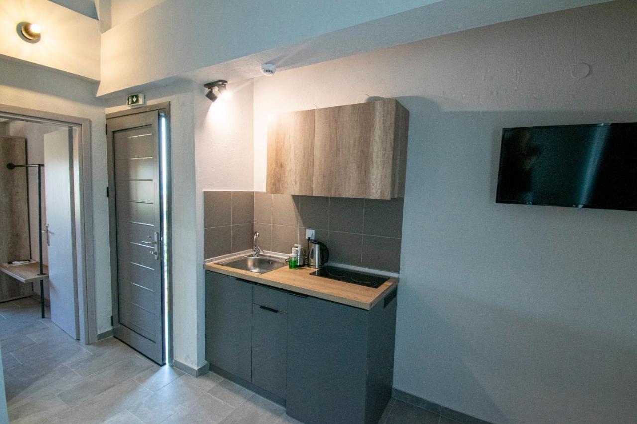 Heraclea Luxury Suites Nea Iraklia Exterior photo