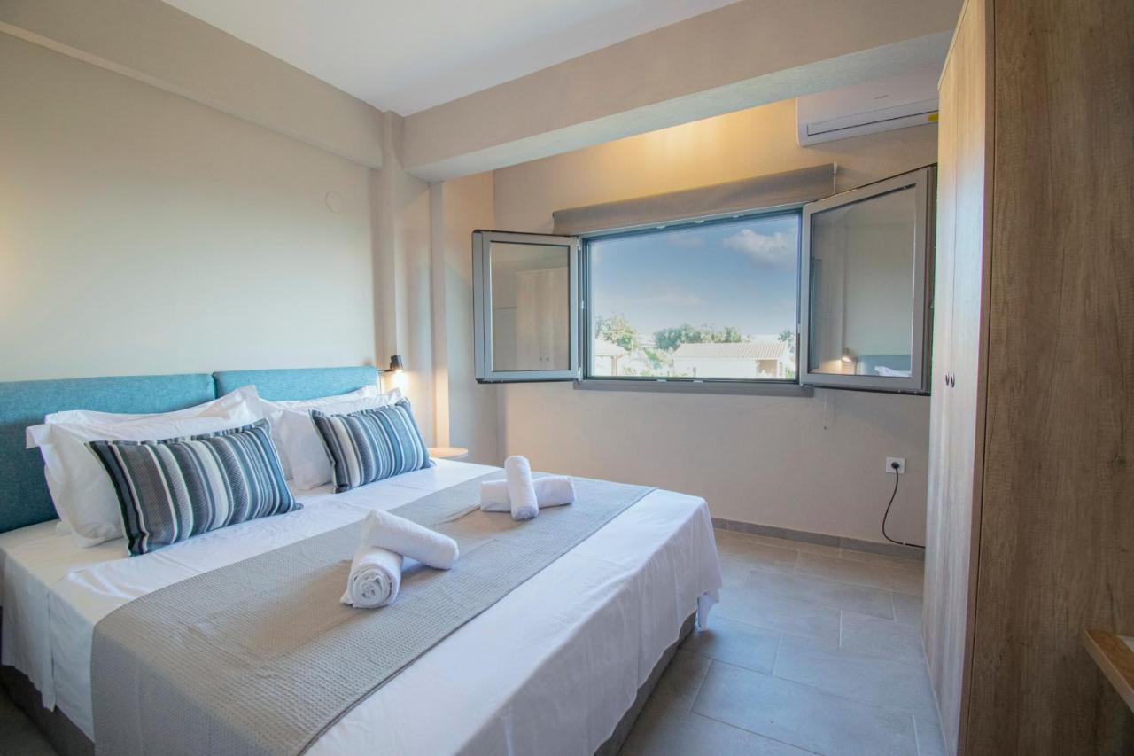 Heraclea Luxury Suites Nea Iraklia Exterior photo