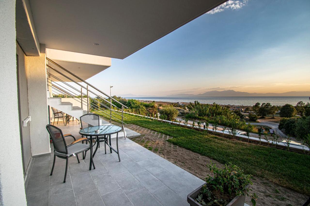 Heraclea Luxury Suites Nea Iraklia Exterior photo