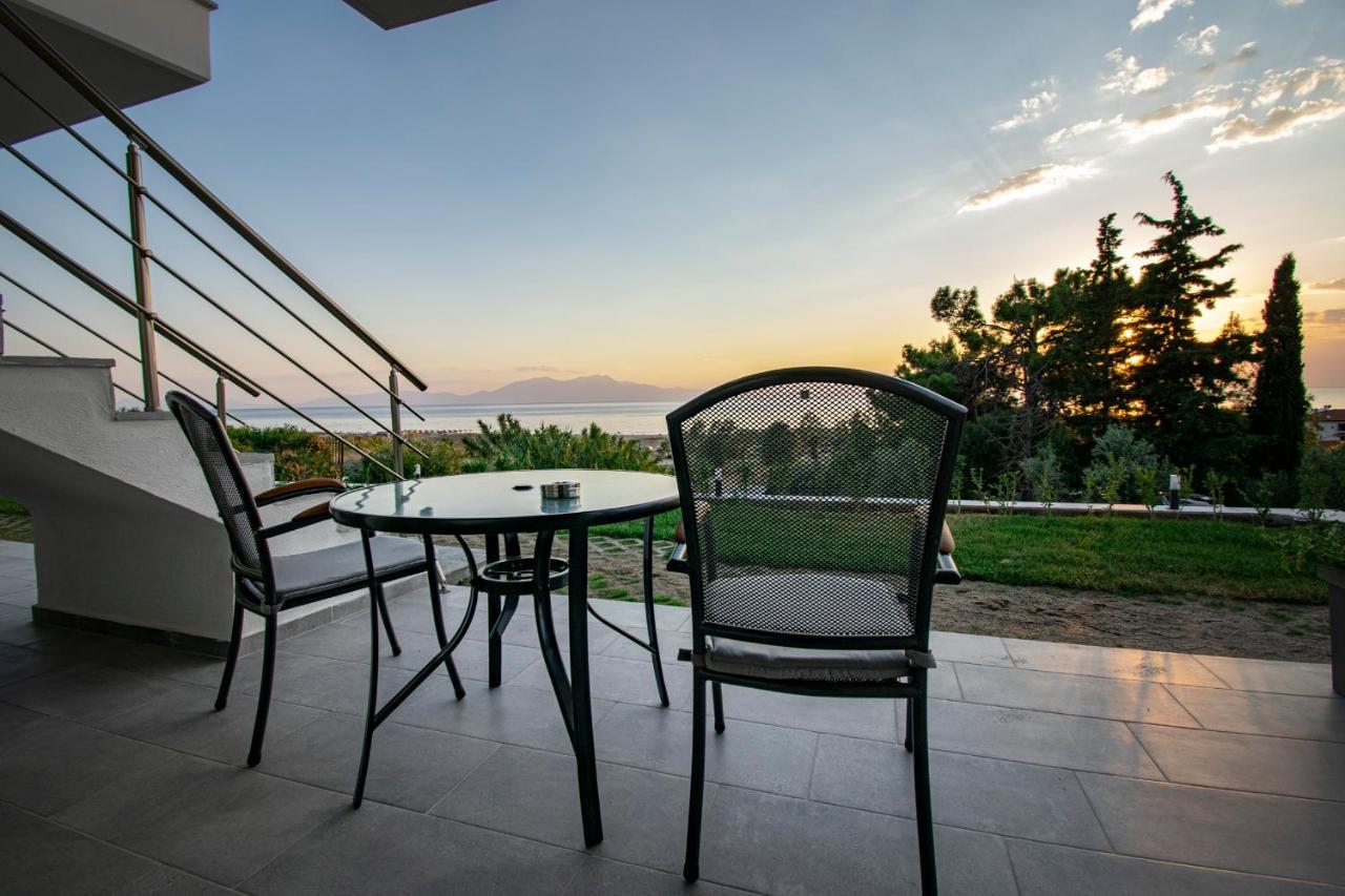 Heraclea Luxury Suites Nea Iraklia Exterior photo