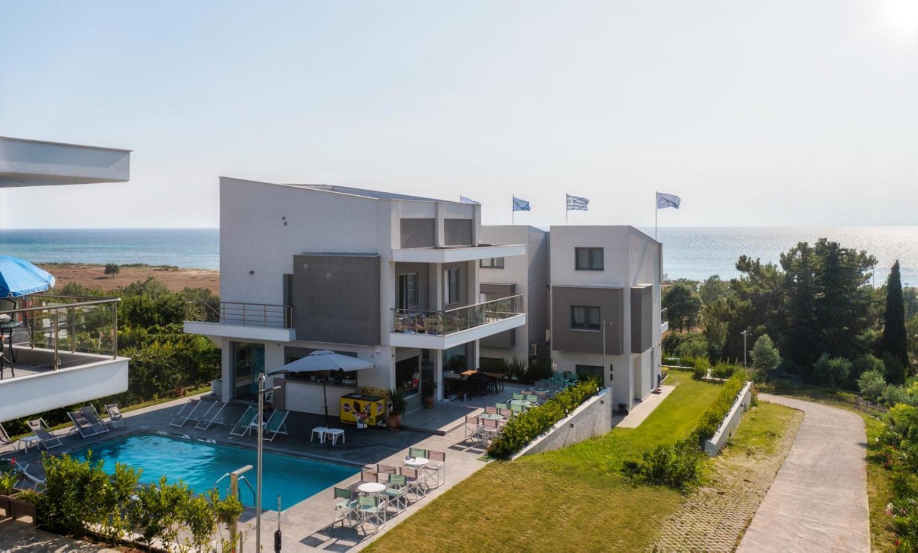 Heraclea Luxury Suites Nea Iraklia Exterior photo